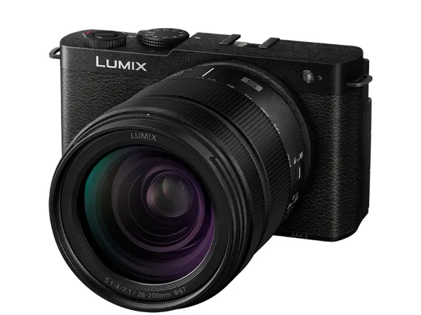 Picture of Panasonic Lumix S9 Jet Black + LUMIX S 28-200mm F/4-7.1 MACRO